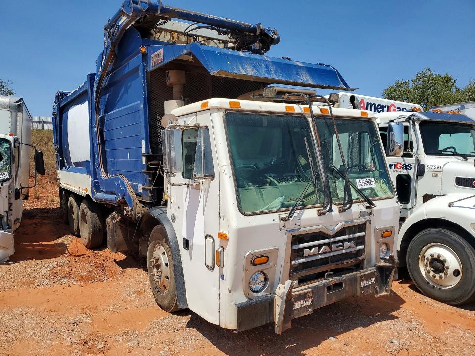 2015 Mack 600 rd600 VIN 1M2AU14C3FM002163 COPART salvage auction — MECHANICAL, FL - CERTIFICATE OF DESTRUCTION, sold $1,750 on 2026-09-03 (photo 4)