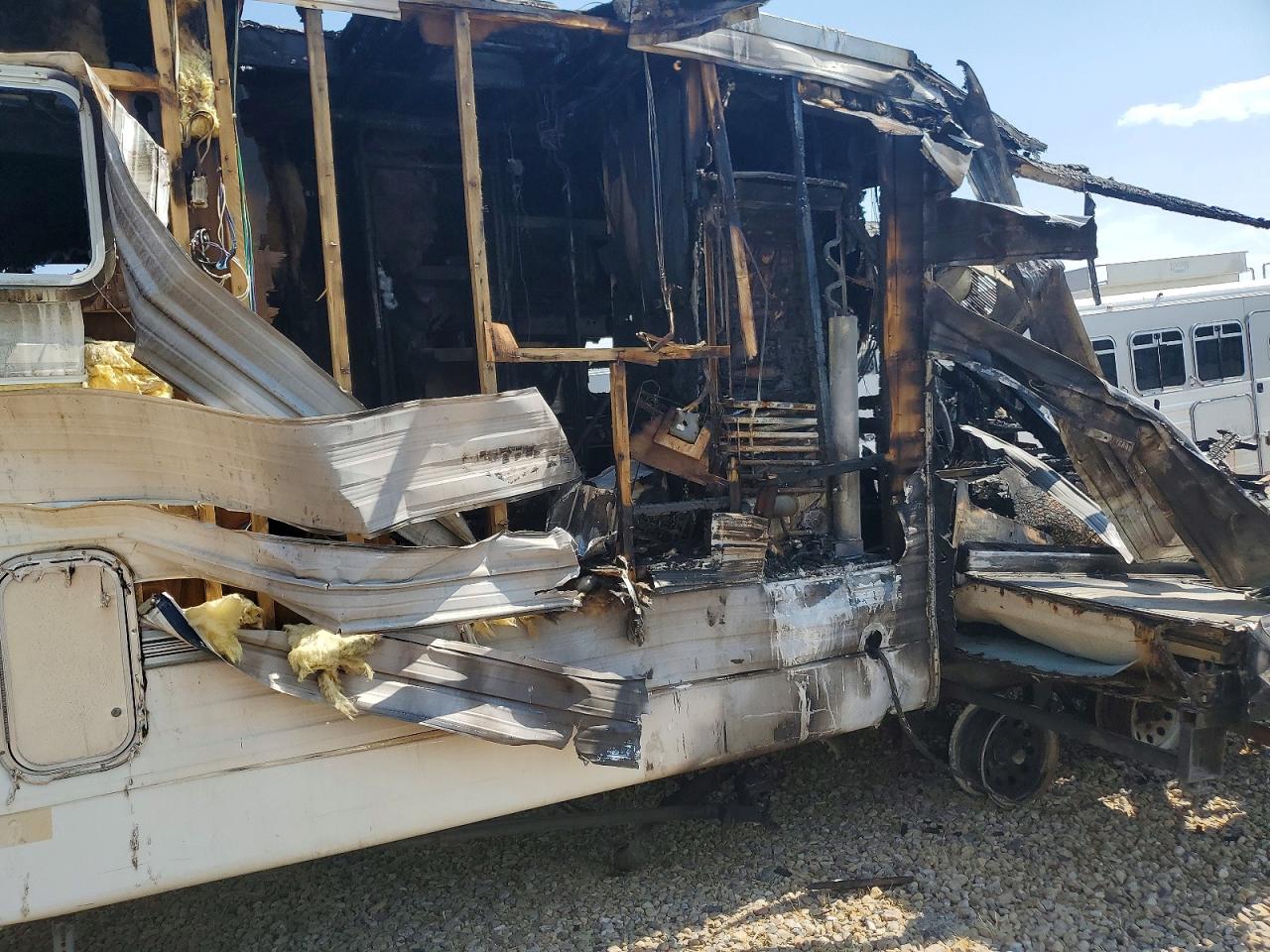 2001 Forest river Salem VIN 4X4FSMA281C004626 COPART salvage auction — Burn, UT - SALVAGE CERTIFICATE, sold $1 on 2026-08-31 (photo 9)