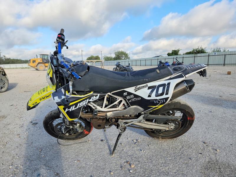 2018 Husqvarna 701 VIN VBKUSV400JM717445 COPART salvage auction — SIDE, Tx - Salvage Vehicle Title, sold $1,050 on 2026-09-17 (photo 3)