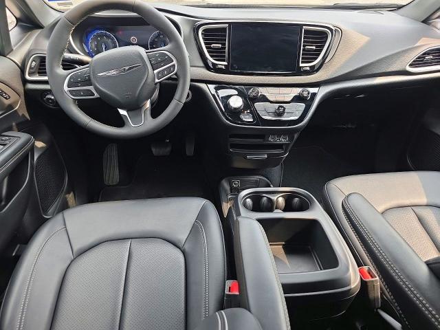 2025 Chrysler Pacifica VIN 2C4RC1BG8SR512113 COPART salvage auction — WATER/FLOOD, Nj - Cert Of Title-Salvage Flood, sold $15,400 on 2026-09-11 (photo 9)