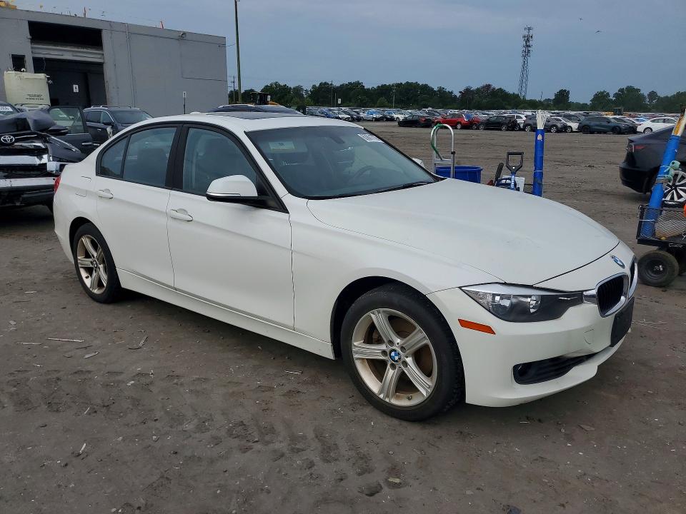 2014 BMW 3er VIN WBA3B5C53EP543379 COPART salvage auction — MECHANICAL, VA - CERTIFICATE OF TITLE, sold $575 on 2026-08-26 (photo 4)