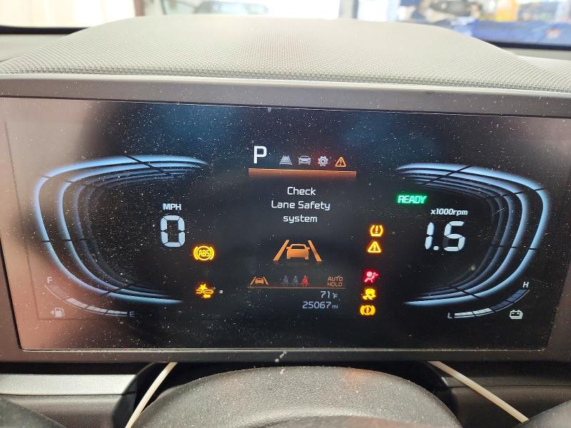 2025 Kia Niro VIN KNDCP3LE2S5306396 COPART salvage auction — SIDE, TX - SALVAGE VEHICLE TITLE, sold $7,400 on 2026-08-19 (photo 9)