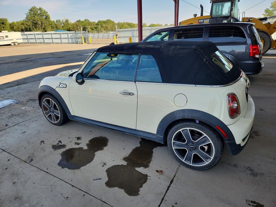 2010 Mini Cooper VIN WMWMS3C50ATZ84848 COPART salvage auction — MECHANICAL, MT - CERTIFICATE OF TITLE, sold $750 on 2026-08-31 (photo 2)
