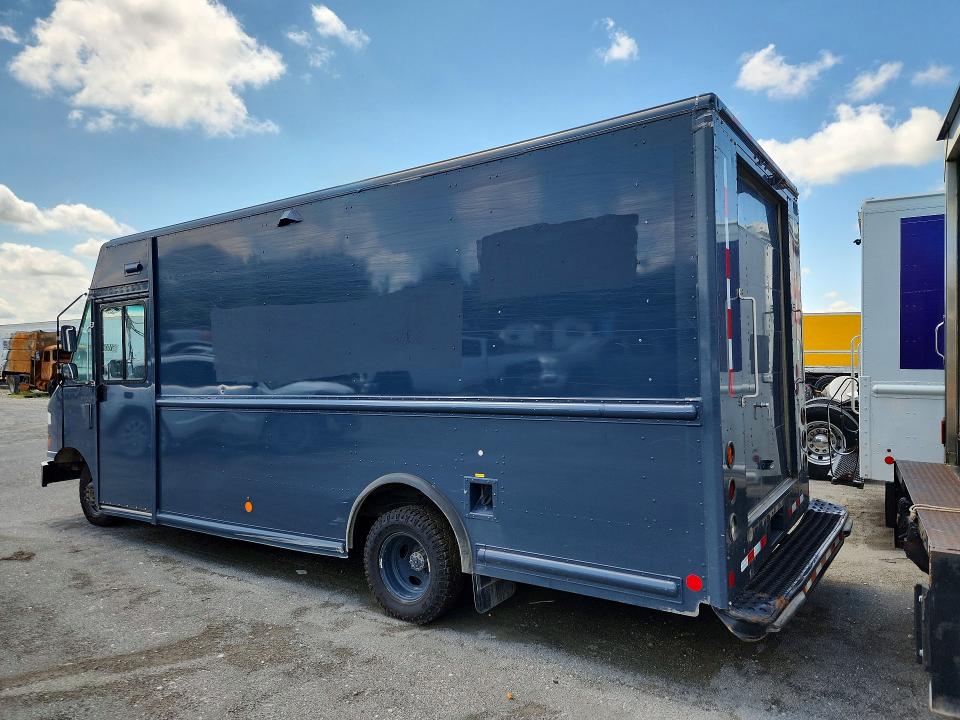 2019 Ford E-450 VIN 1FC3E4K69KDC48489 COPART salvage auction — NORMAL WEAR, IL - CERTIFICATE OF TITLE, sold $13,000 on 2026-08-29 (photo 2)