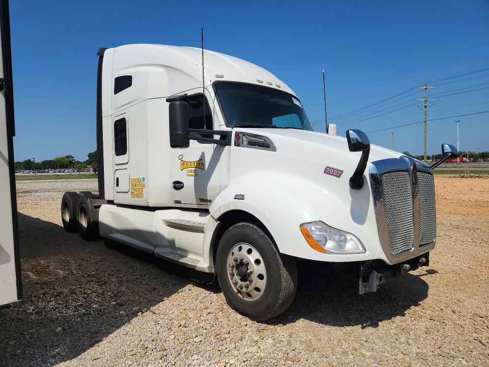 2019 Kenworth T680 VIN 1XKYDP9X1KJ239378 COPART salvage auction — NORMAL WEAR, AL - CERTIFICATE OF TITLE, sold $0 on 2026-09-23 (photo 4)