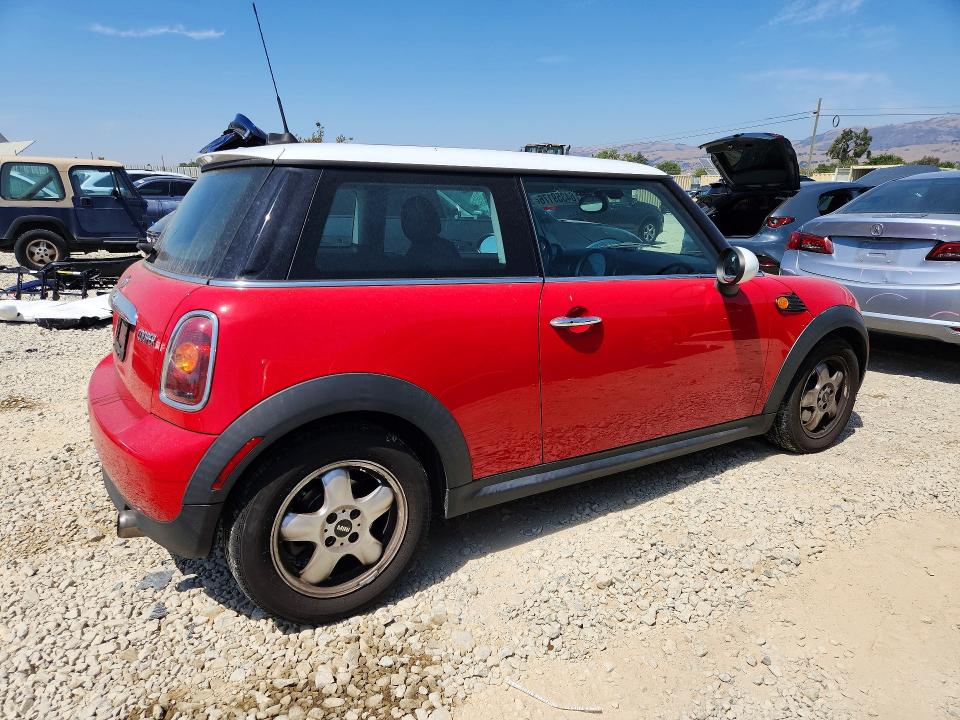 2009 Mini Cooper VIN WMWMF335X9TW78420 COPART salvage auction — MINOR DENT/SCRATCHES, CA - DIS/DLR/EXP ONLY CLEAN TITLE, sold $1,000 on 2026-08-11 (photo 3)