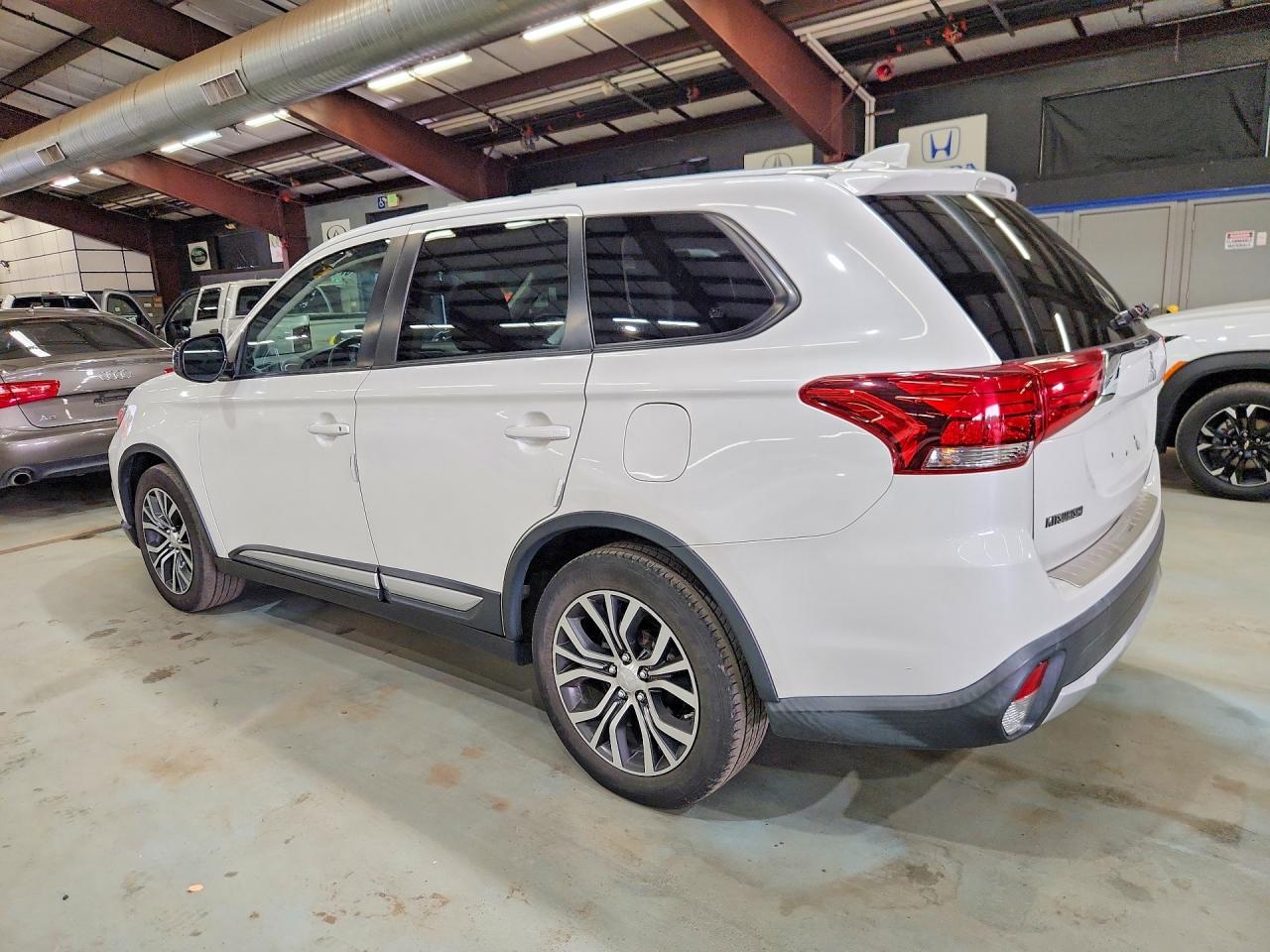 2017 Mitsubishi Outlander VIN JA4AD2A33HZ000511 COPART salvage auction — Minor Dent/Scratches, FL - CERTIFICATE OF TITLE, sold $475 on 2026-09-11 (photo 2)