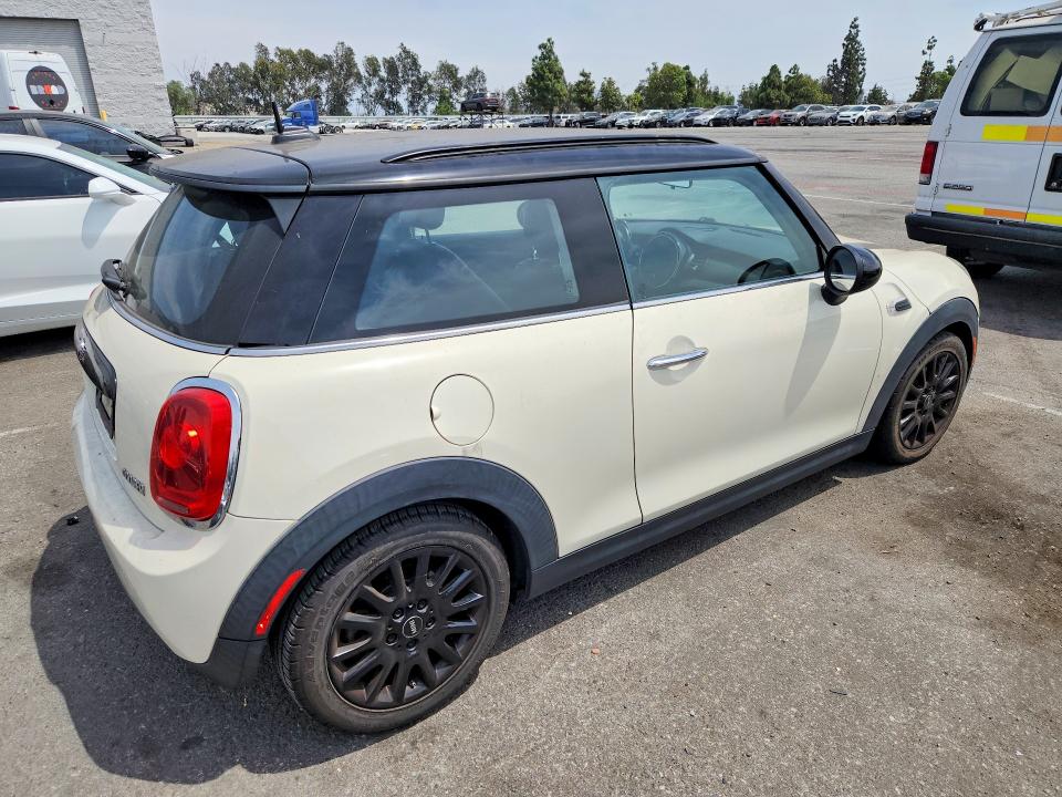 2016 Mini Cooper VIN WMWXP5C58G2D15707 COPART salvage auction — NORMAL WEAR, Ca - Dis/Dlr/Exp Only Clean Title, sold $150 on 2026-08-18 (photo 3)