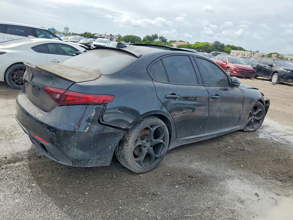 2017 Alfa romeo Giulia VIN ZARFAECN2H7559683 COPART salvage auction — BURN, Fl - Cert Of Title-Rebuilt, sold $1,000 on 2026-08-11 (photo 3)