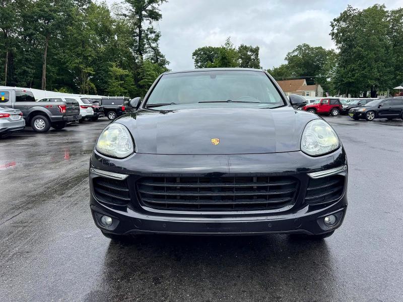 2017 Porsche Cayenne VIN WP1AE2A24HLA72698 COPART salvage auction — MINOR DENT/SCRATCHES, Salvage Title, sold $10,700 on 2026-08-25 (photo 6)