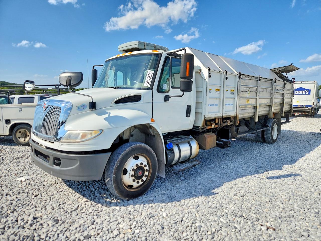 2019 International 7300 VIN 3HAZZMMN9KL684543 — COPART salvage auction photo