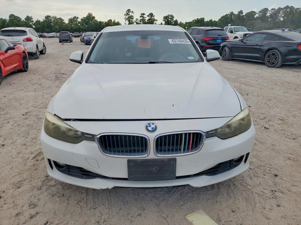 2013 BMW 3er VIN WBA3A5G59DNP23716 COPART salvage auction — WATER/FLOOD, Tx - Salvage Title-Flood Damage, sold $700 on 2026-08-21 (photo 5)