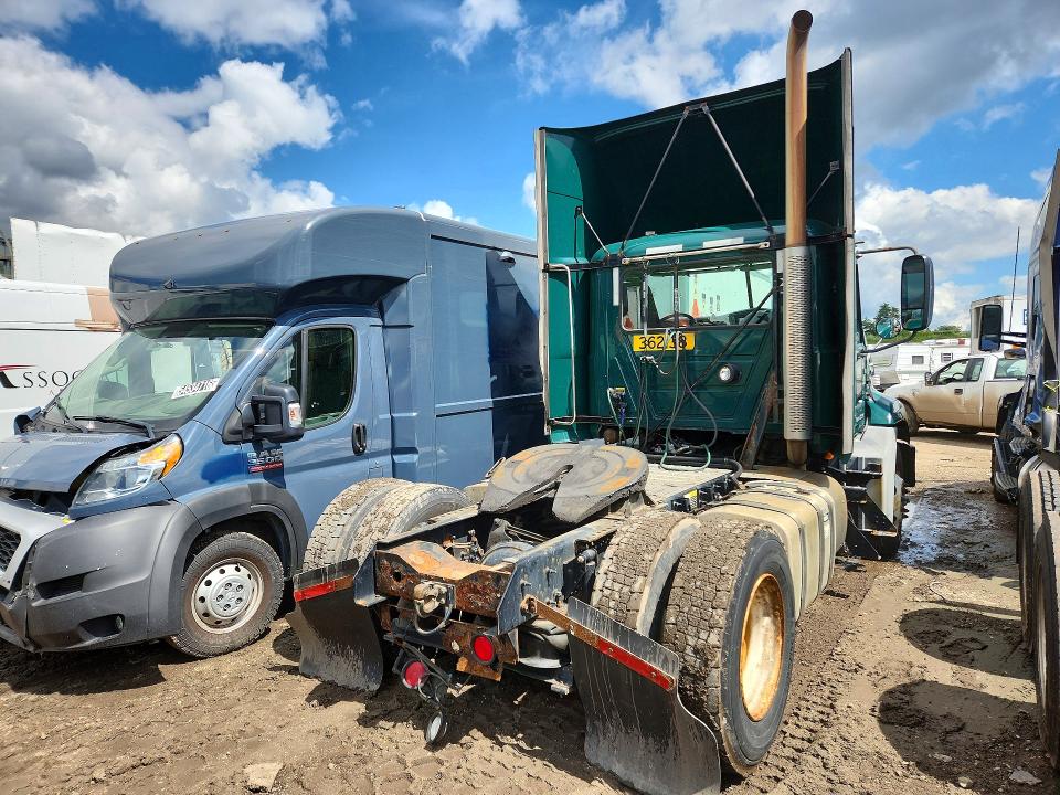 2017 Mack 600 rd600 VIN 1M1AW01X2HM009446 COPART salvage auction — NORMAL WEAR, OK - CERTIFICATE OF TITLE (P), sold $525 on 2026-09-15 (photo 3)