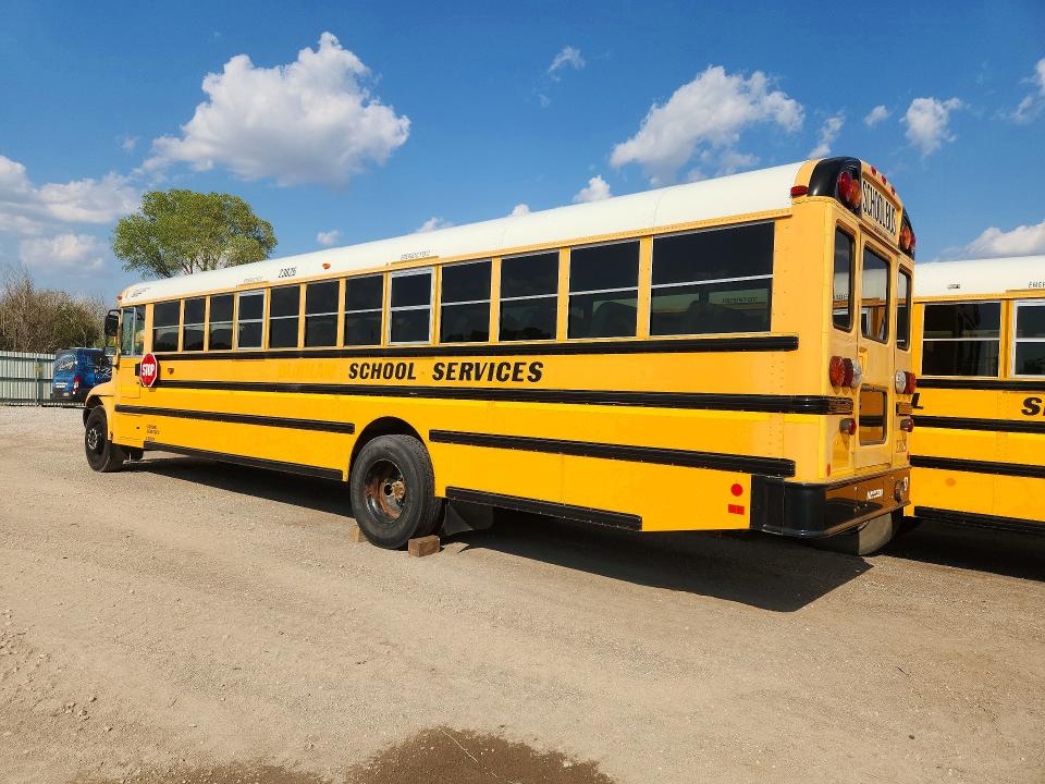 2013 Ic VIN 4DRBUSKP3DB315304 COPART salvage auction — NORMAL WEAR, Ks - Certificate Of Title, sold $1,600 on 2026-10-19 (photo 2)