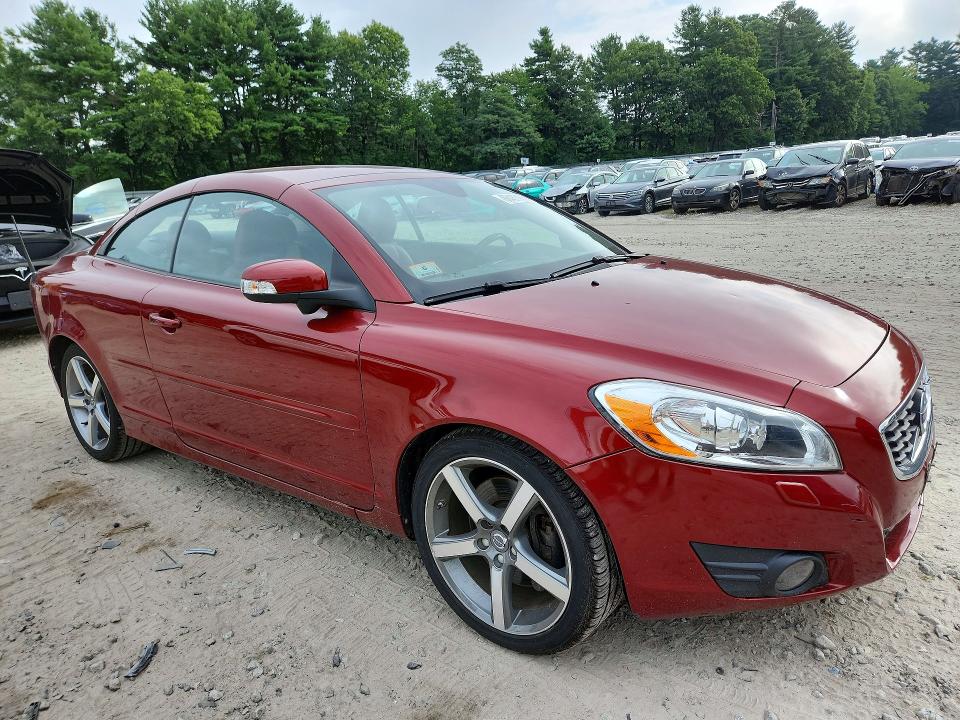 2011 Volvo C70 VIN YV1672MC5BJ110006 COPART salvage auction — ROOF, MA - CERT OF TITLE-RECONSTRCTD COLL, sold $4,050 on 2026-08-20 (photo 4)