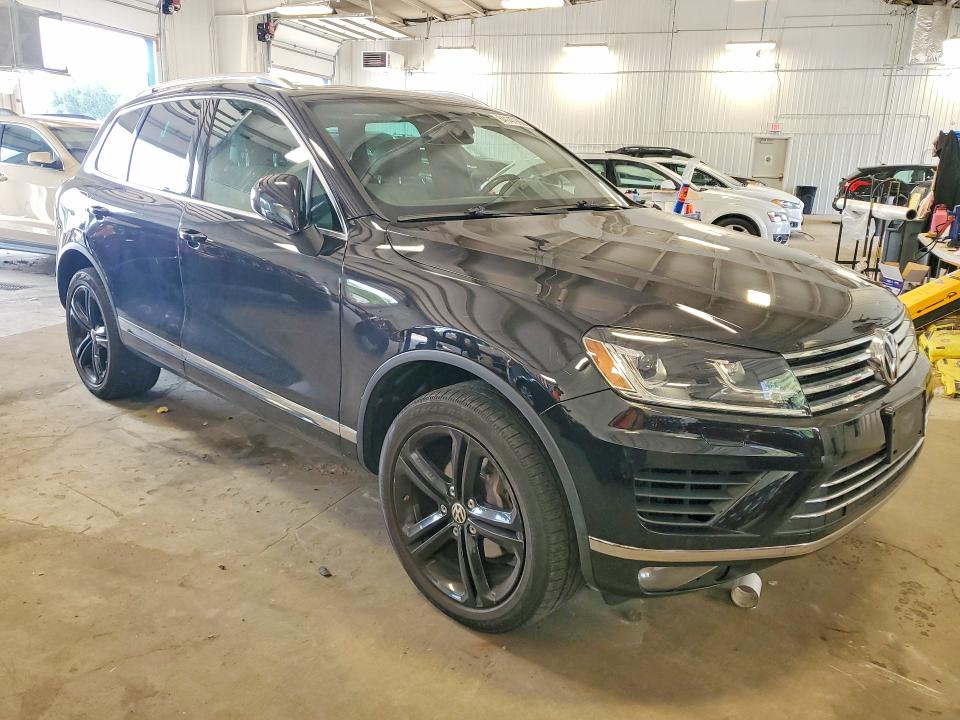 2017 Volkswagen Touareg VIN WVGRF7BPXHD001438 COPART salvage auction — MINOR DENT/SCRATCHES, Mn - Certificate Of Title, sold $1,700 on 2026-08-13 (photo 4)