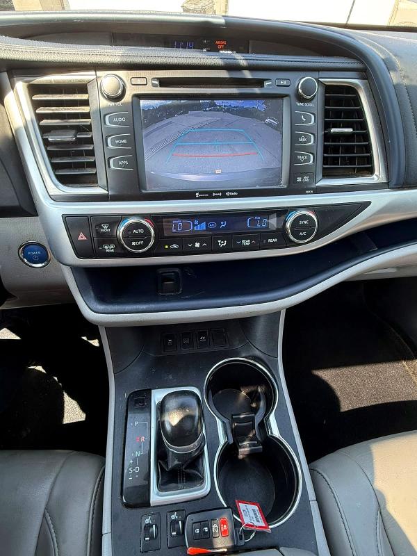 2018 Toyota Highlander VIN 5TDJGRFH7JS045355 COPART salvage auction — MINOR DENT/SCRATCHES, Nh - Certificate Of Title (P), sold $14,300 on 2026-08-31 (photo 8)