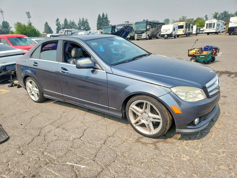 2008 Mercedes-benz C class VIN WDDGF54X98F173967 COPART salvage auction — MINOR DENT/SCRATCHES, CA - CERTIFICATE OF TITLE, sold $300 on 2026-08-10 (photo 4)