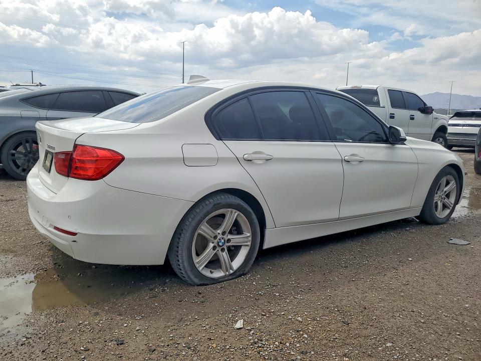 2014 BMW 3er VIN WBA3C1C54EK107126 COPART salvage auction — MINOR DENT/SCRATCHES, Nv - Certificate Of Title, sold $1,200 on 2026-08-20 (photo 3)