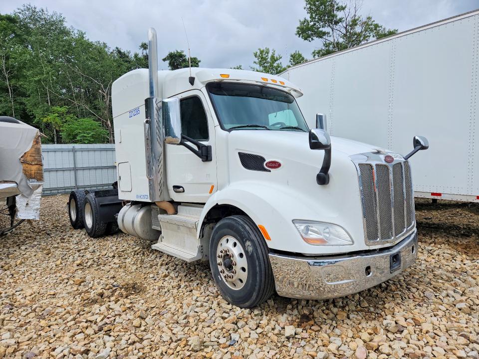 2017 Peterbilt All other VIN 1XPBDP9X2HD359729 COPART salvage auction — NORMAL WEAR, OH - CERTIFICATE OF TITLE, sold $9,600 on 2026-09-01 (photo 4)