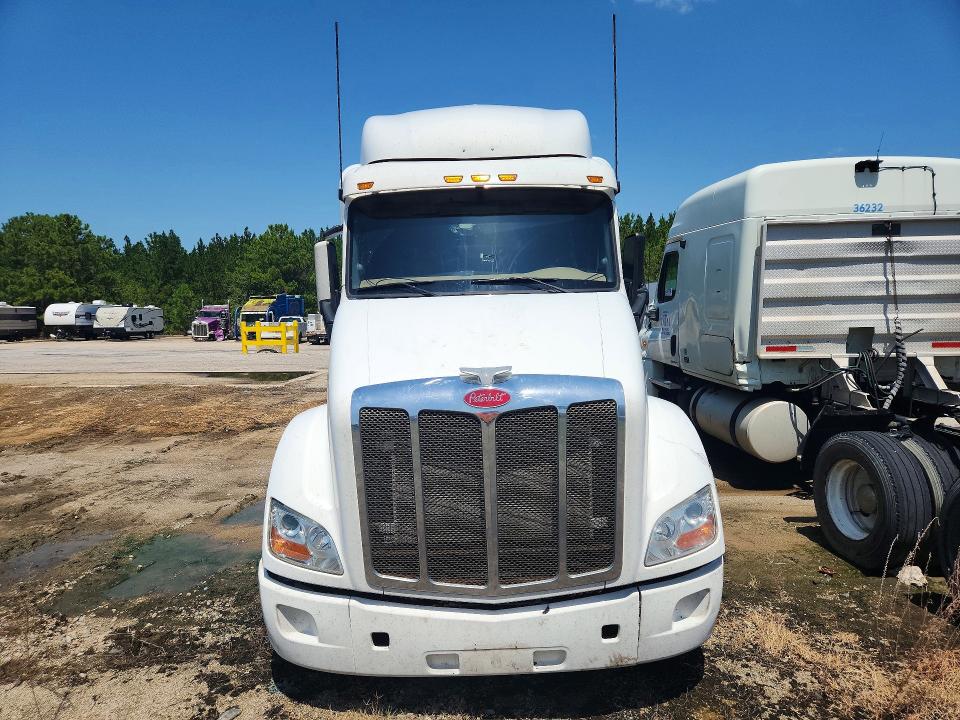 2016 Peterbilt 579 VIN 1XPBDP8X2GD371220 COPART salvage auction — FRONT END, FL - CERTIFICATE OF TITLE, sold $5,000 on 2026-10-09 (photo 5)