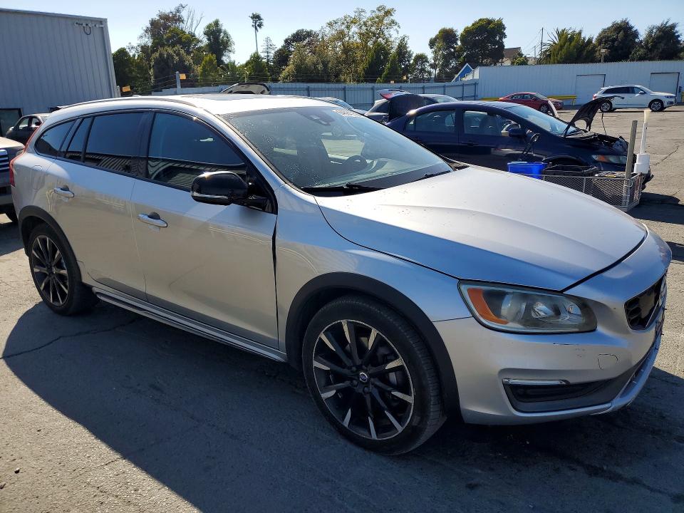 2016 Volvo V60 cross country VIN YV4612HK5G1017449 COPART salvage auction — SIDE, Ca - Dis/Dlr/Exp Only Clean Title, sold $400 on 2026-08-22 (photo 4)