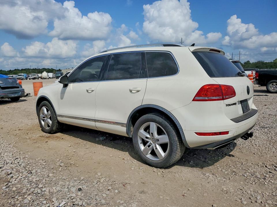 2011 Volkswagen Touareg VIN WVGFF9BP4BD005832 COPART salvage auction — MINOR DENT/SCRATCHES, Tx - Certificate Of Title, sold $3,500 on 2026-08-13 (photo 2)