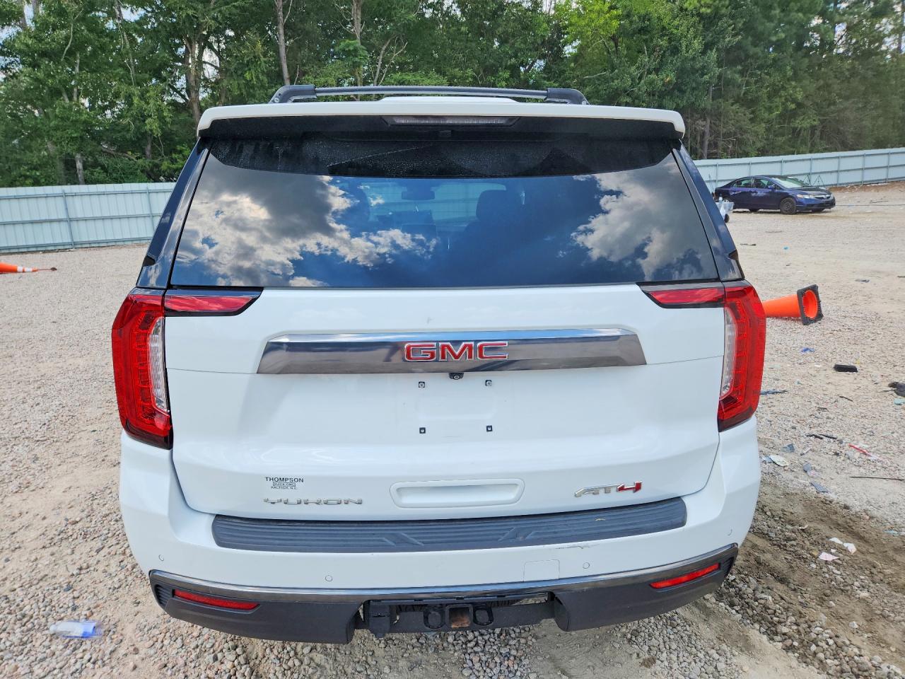 2023 GMC Yukon VIN 1GKS2CKD8PR127755 COPART salvage auction — Side, Sc - Salvage Title, sold $23,700 on 2026-09-25 (photo 6)