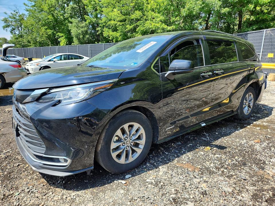 2021 Toyota Sienna VIN 5TDJRKEC7MS027708 — COPART salvage auction photo