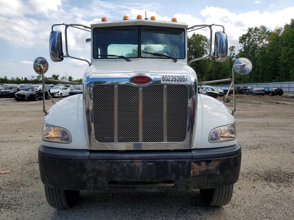 2017 Peterbilt 348 VIN 1XP3AJ8X5HD430658 COPART salvage auction — NORMAL WEAR, WI - CERTIFICATE OF TITLE, sold $7,000 on 2026-09-01 (photo 5)