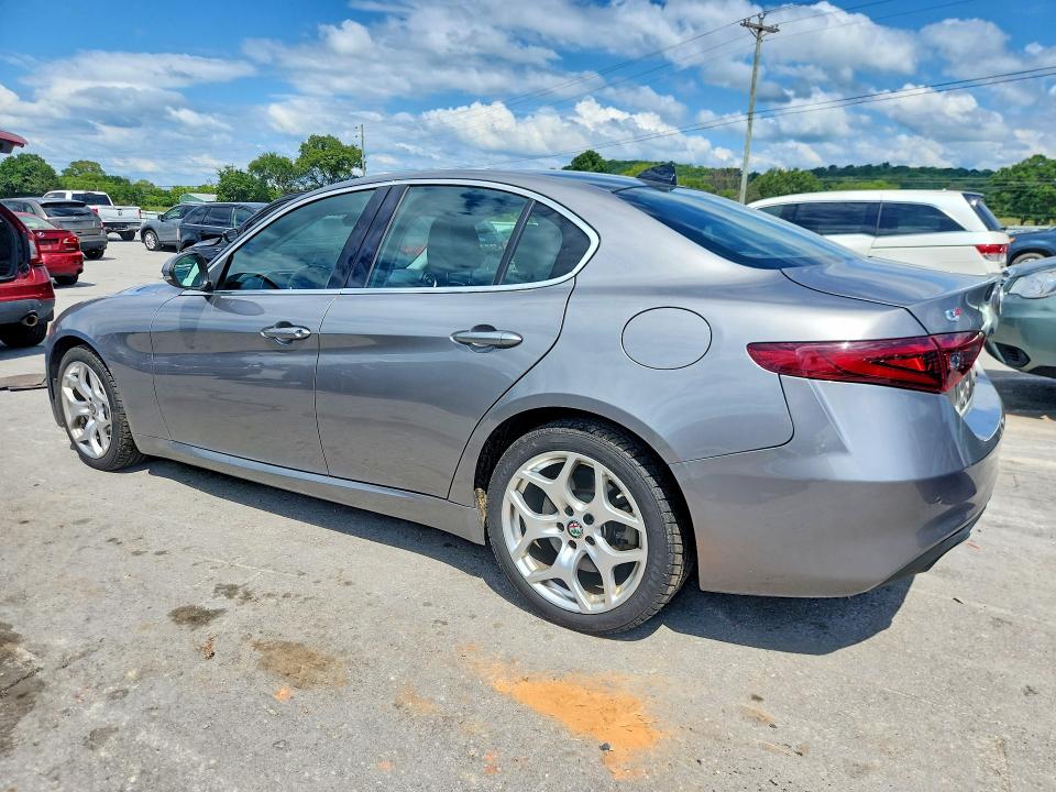 2018 Alfa romeo Giulia VIN ZARFAEEN3J7575832 COPART salvage auction — MINOR DENT/SCRATCHES, Tn - Certificate Of Title, sold $4,750 on 2026-08-12 (photo 2)
