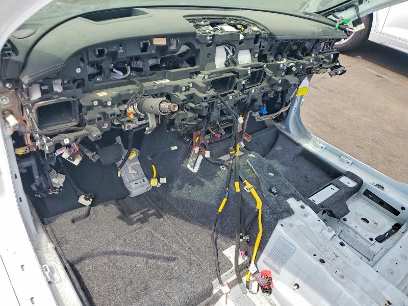 2026 Genesis G90 VIN KMTFC4SD3TU059714 COPART salvage auction — STRIPPED, Salvage Title, sold $21,400 on 2026-09-09 (photo 8)