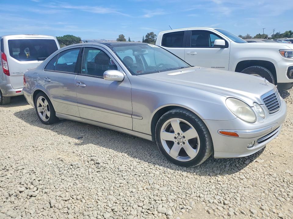 2005 Mercedes-benz E-klasse VIN WDBUF65J85A649260 COPART salvage auction — MINOR DENT/SCRATCHES, Ca - Dis/Dlr/Exp Only Clean Title, sold $350 on 2026-08-20 (photo 4)