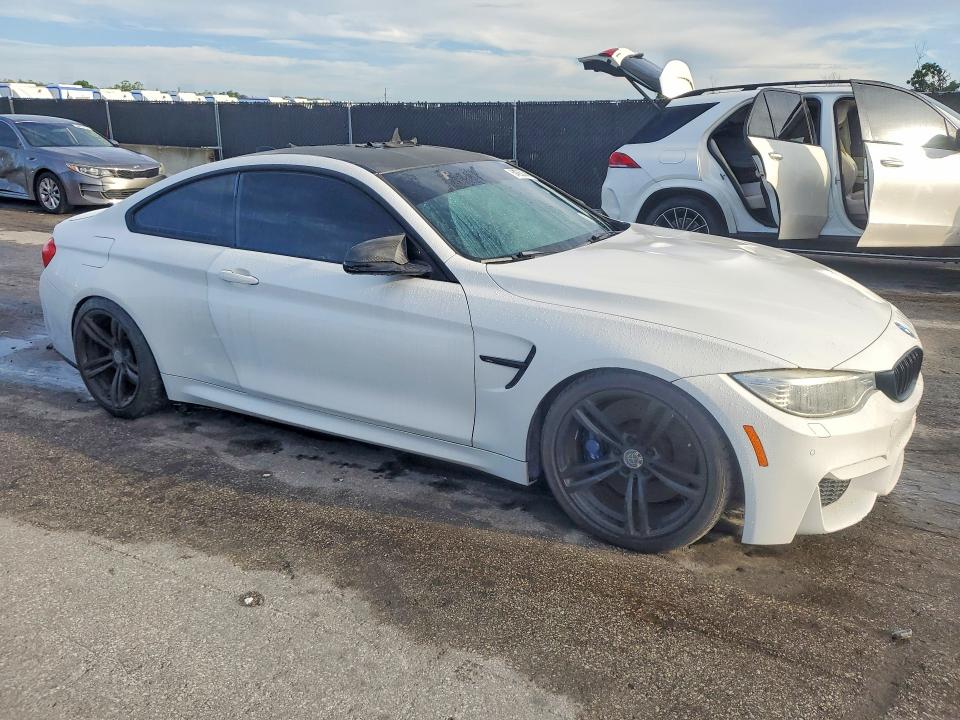 2015 BMW M4 VIN WBS3R9C57FK330383 COPART salvage auction — MINOR DENT/SCRATCHES, Fl - Certificate Of Title, sold $12,200 on 2026-08-24 (photo 4)