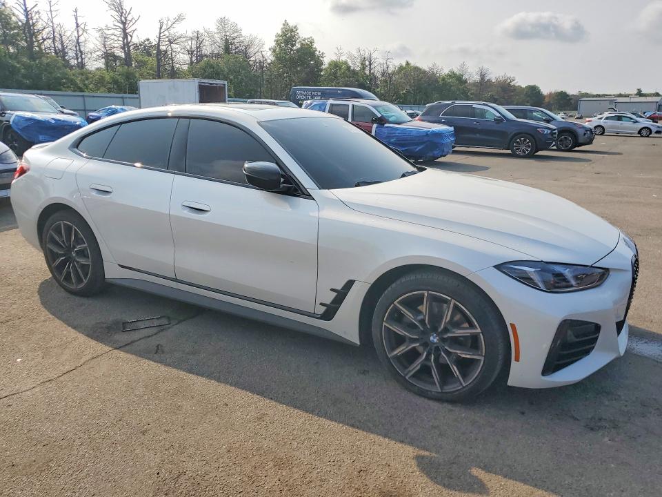 2025 BMW 4er VIN WBA33FB09SFU63854 COPART salvage auction — VANDALISM, Ny - Mv-907A Salvage Certificate, sold $27,750 on 2026-08-21 (photo 4)