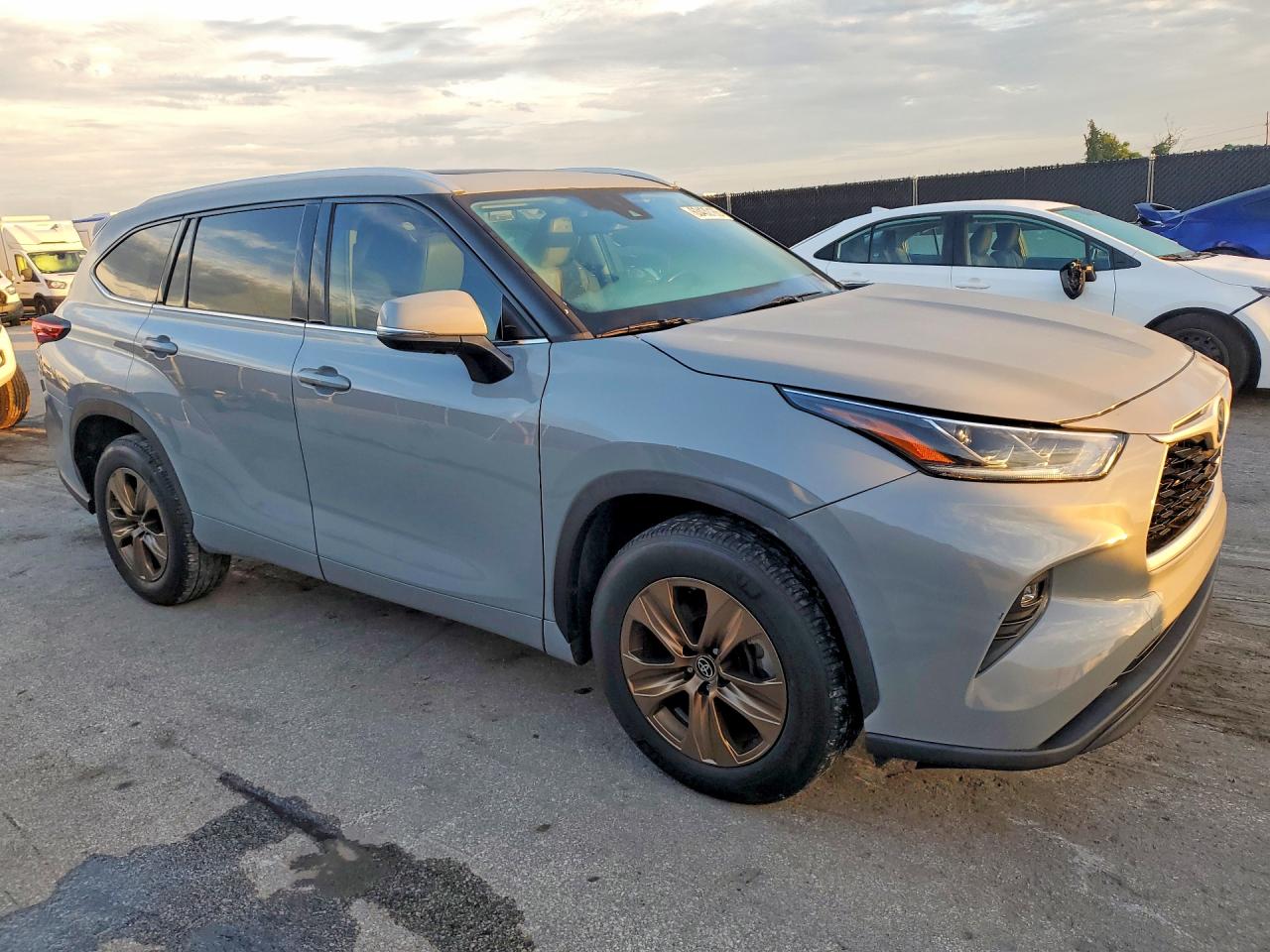 2022 Toyota Highlander VIN 5TDAARAH2NS514429 COPART salvage auction — Minor Dent/Scratches, FL - CERTIFICATE OF TITLE, sold $20,300 on 2026-08-21 (photo 4)