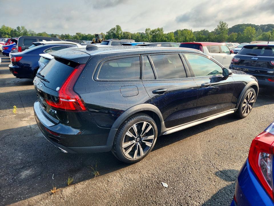 2020 Volvo V60 cross country VIN YV4102WK9L1034264 COPART salvage auction — WATER/FLOOD, Ny - Flood Salvage, sold $4,600 on 2026-08-18 (photo 3)