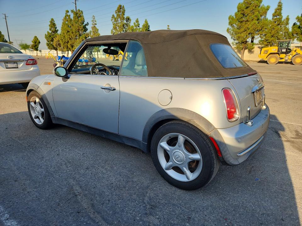 2005 Mini Cooper VIN WMWRF33535TG13105 COPART salvage auction — MINOR DENT/SCRATCHES, CA - DIS/DLR/EXP ONLY CLEAN TITLE, sold $300 on 2026-08-11 (photo 2)
