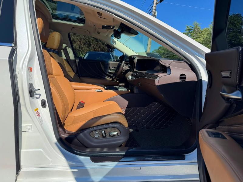 2018 Lexus Ls VIN JTHCY1FF7J5001057 COPART salvage auction — MINOR DENT/SCRATCHES, IL - CERTIFICATE OF TITLE (P), sold $18,400 on 2026-08-27 (photo 5)