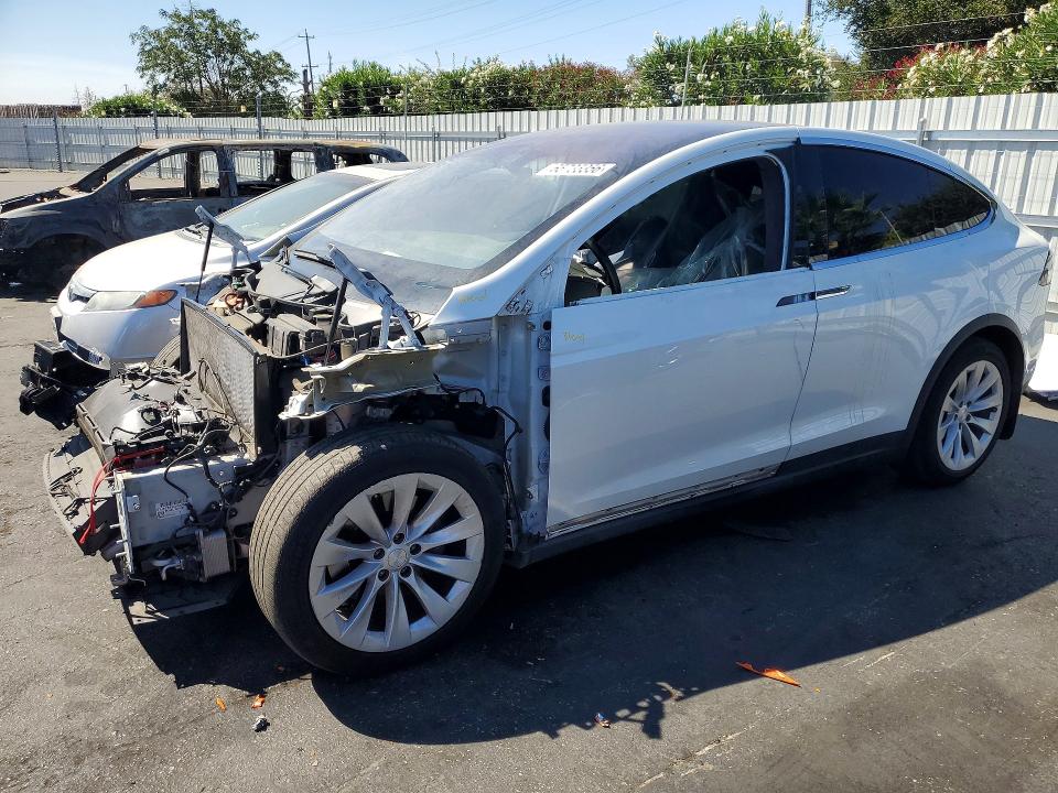 2020 Tesla Model x VIN 5YJXCBE22LF233895 — COPART salvage auction photo