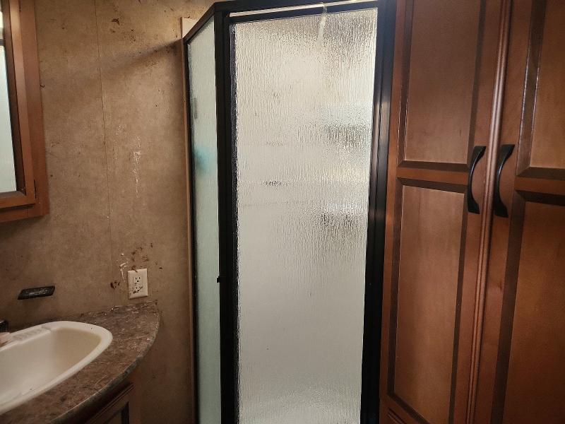2015 Forester river Recreational vehicle (rv) VIN 4X4TPUF23FP052404 COPART salvage auction — SIDE, MN - CERT OF TITLE-SALVAGE, sold $1,700 on 2026-09-17 (photo 9)
