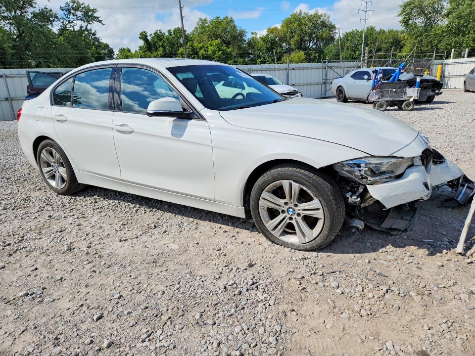 2016 BMW 3er VIN WBA8E3G59GNT77881 COPART salvage auction — FRONT END, Oh - Certificate Of Title, sold $3,450 on 2026-08-14 (photo 4)