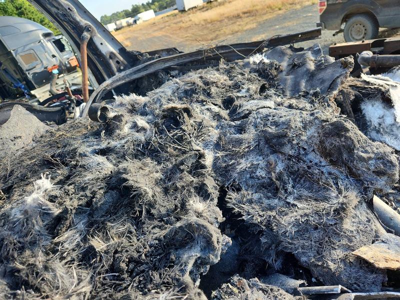 2020 Kenworth T680 VIN 1XKYDP9X9LJ359009 COPART salvage auction — BURN, LA - CERT OF TITLE-SALVAGE, sold $400 on 2026-10-08 (photo 9)
