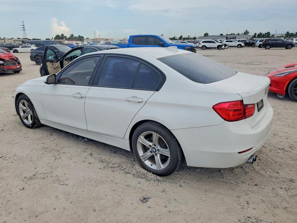 2013 BMW 3er VIN WBA3A5G59DNP23716 COPART salvage auction — WATER/FLOOD, Tx - Salvage Title-Flood Damage, sold $700 on 2026-08-21 (photo 2)
