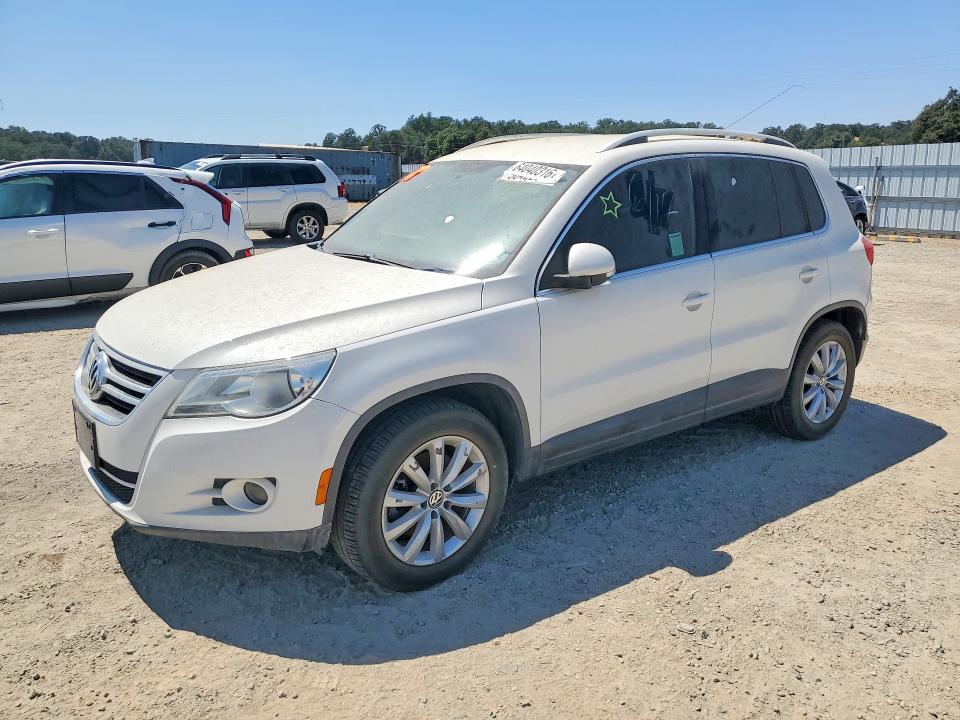 2011 Volkswagen Tiguan VIN WVGAV7AX0BW503520 COPART salvage auction — FRONT END, CA - DIS/DLR/EXP ONLY LIEN PAPERS, sold $100 on 2026-08-07 (photo 1)