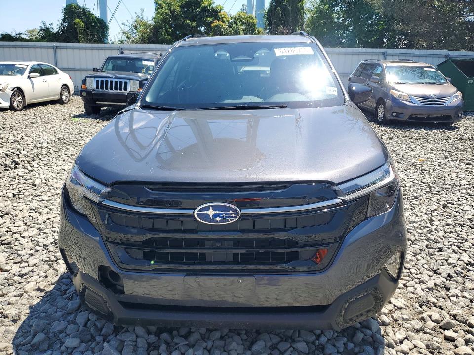 2025 Subaru Forester VIN JF2SLDTCXSH490188 COPART salvage auction — SIDE, NJ - CERT OF TITLE-SALVAGE, sold $11,100 on 2026-09-14 (photo 5)