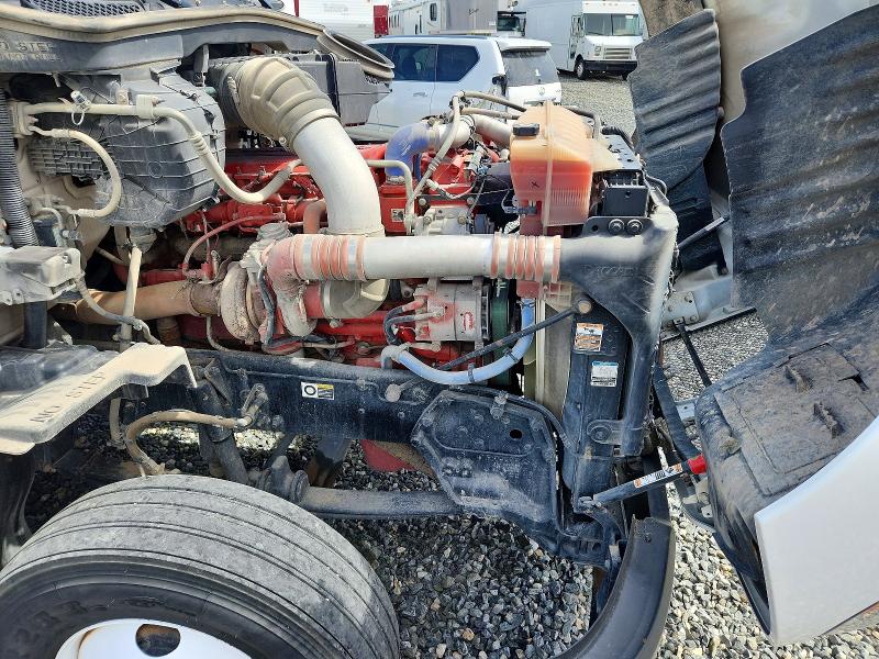 2016 Kenworth T680 VIN 1XKYA48X8GJ496733 COPART salvage auction — MINOR DENT/SCRATCHES, IN - CERTIFICATE OF TITLE, sold $5,100 on 2026-09-08 (photo 9)