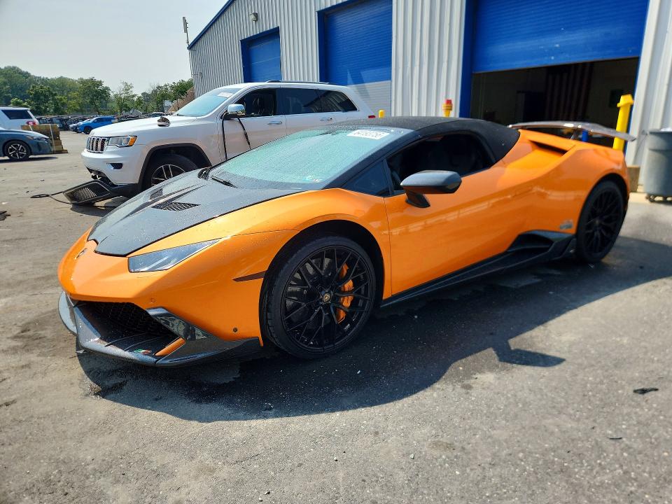 2017 Lamborghini VIN ZHWUR1ZF2HLA05614 — COPART salvage auction photo