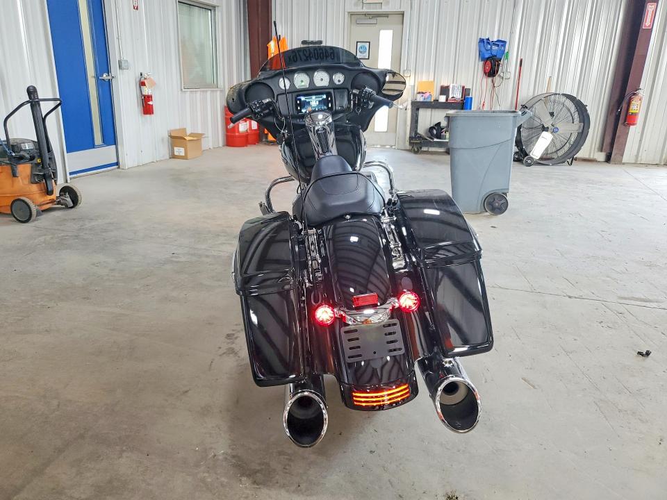 2022 Harley-davidson Fl VIN 1HD1KBC11NB657558 COPART salvage auction — FRONT END, PA - CERTIFICATE OF SALVAGE, sold $7,200 on 2026-09-10 (photo 4)