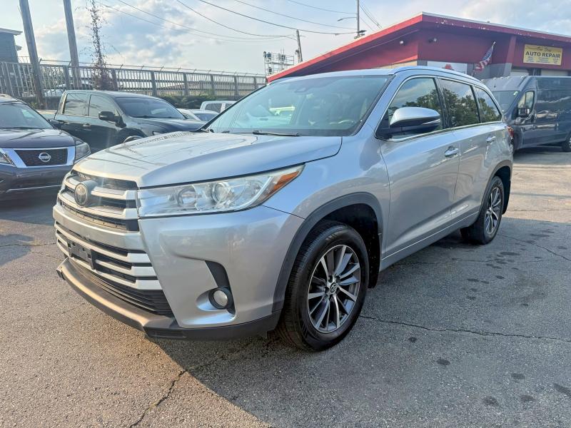 2017 Toyota Highlander VIN 5TDJZRFH0HS394314 — COPART salvage auction photo